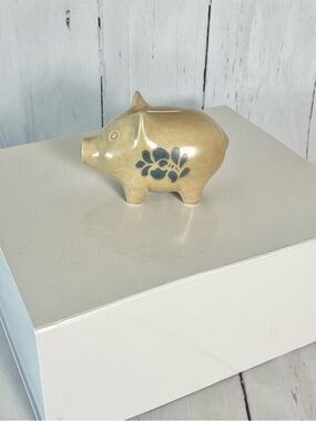 Pfaltzgraff stoneware piggy bank tan and blue Yorketowne, Folk Art blue pattern